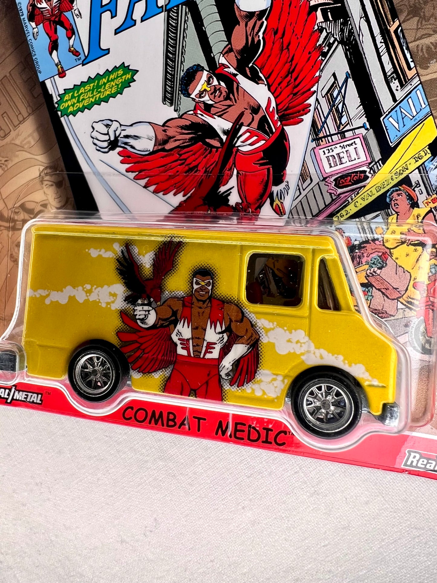Hot Wheels Premium – Marvel Combat Medic “The Falcon” | Real Riders | Metal/Metal |
