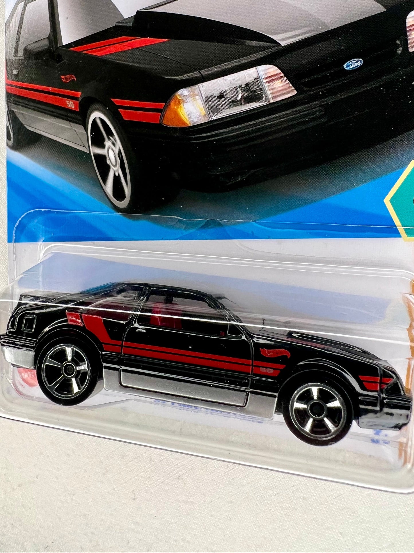 Hot Wheels ’92 Ford Mustang – Black & Red – HW: 70s vs 90s – 2025 Series 7/10 – Mint Card