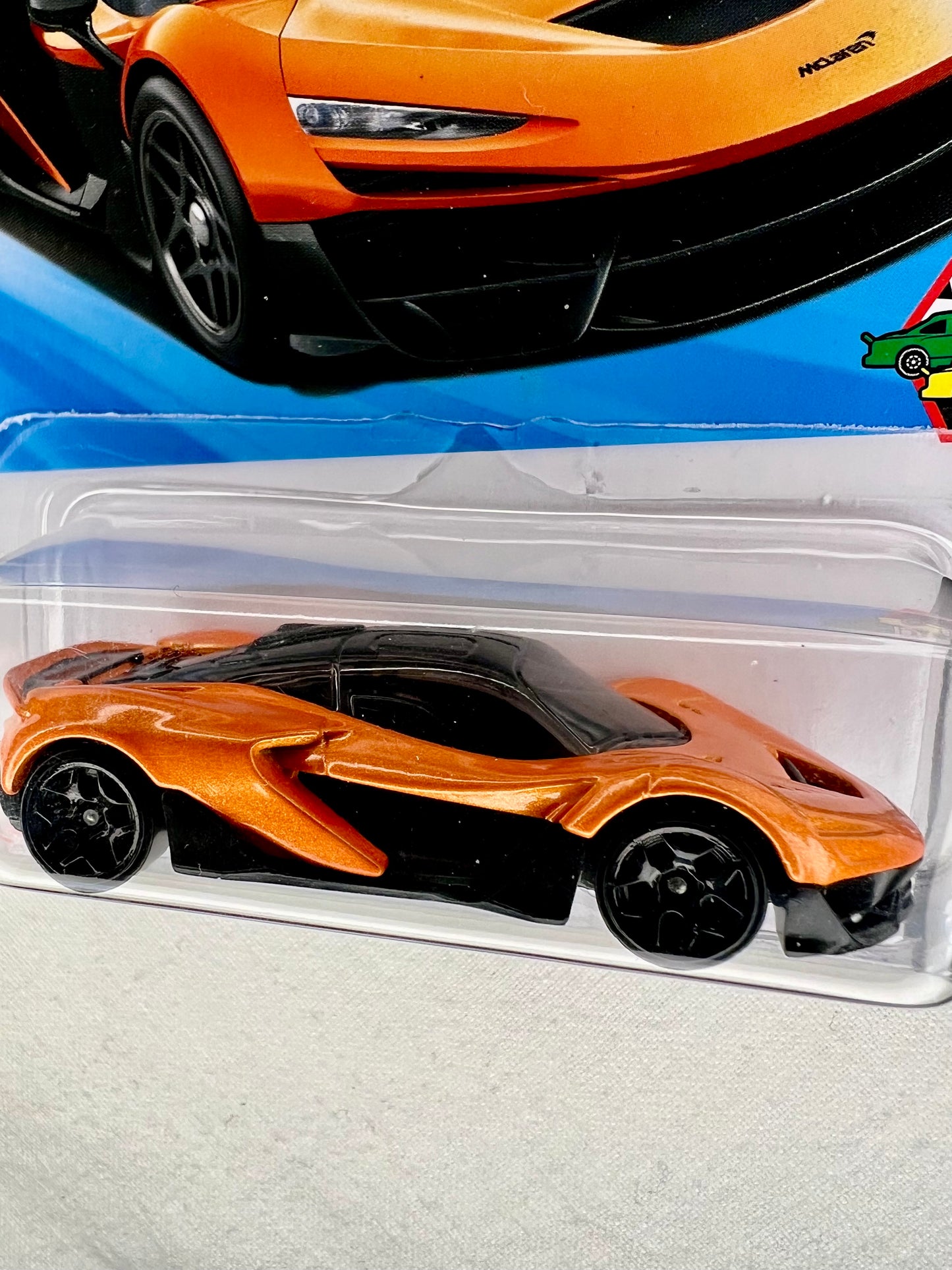 Hot Wheels McLaren W1 – Orange & Black – 2025 HW Race Day 6/10 – Card #142/250 – Mint